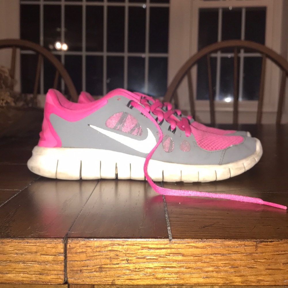 Nike free runs size 5.5
